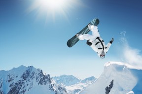 开云入口-“尼古拉斯·桑特基的精准踢球和传球技巧，助力美洲狮队冲击世界冠军”