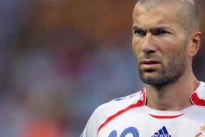 kaiyun体育综合-恩比德场均数据稳居联盟前三，恩比德本赛季场均数据