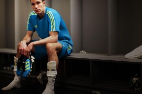 Kaiyun官方登录入口-凯恩·瑞安：全黑队年轻才俊，进攻与防守兼备的全能球员，凯恩vs雷尔