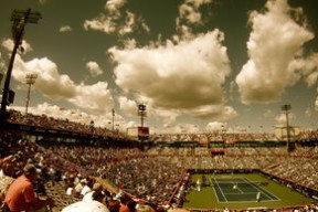 开云入口-希腊女篮在欧洲锦标赛中连续夺冠，续写辉煌篇章，希腊女球迷