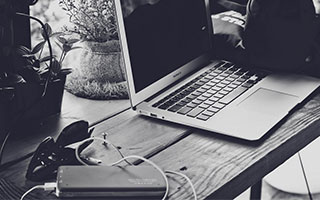 开云体育登录网站入口-社交媒体热议：谁是本赛季最耀眼的车手？