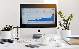 开云体育登录网站入口-社交媒体热议：谁是本赛季最耀眼的车手？