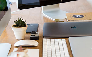 开云体育登录网站入口-社交媒体热议：谁是本赛季最耀眼的车手？