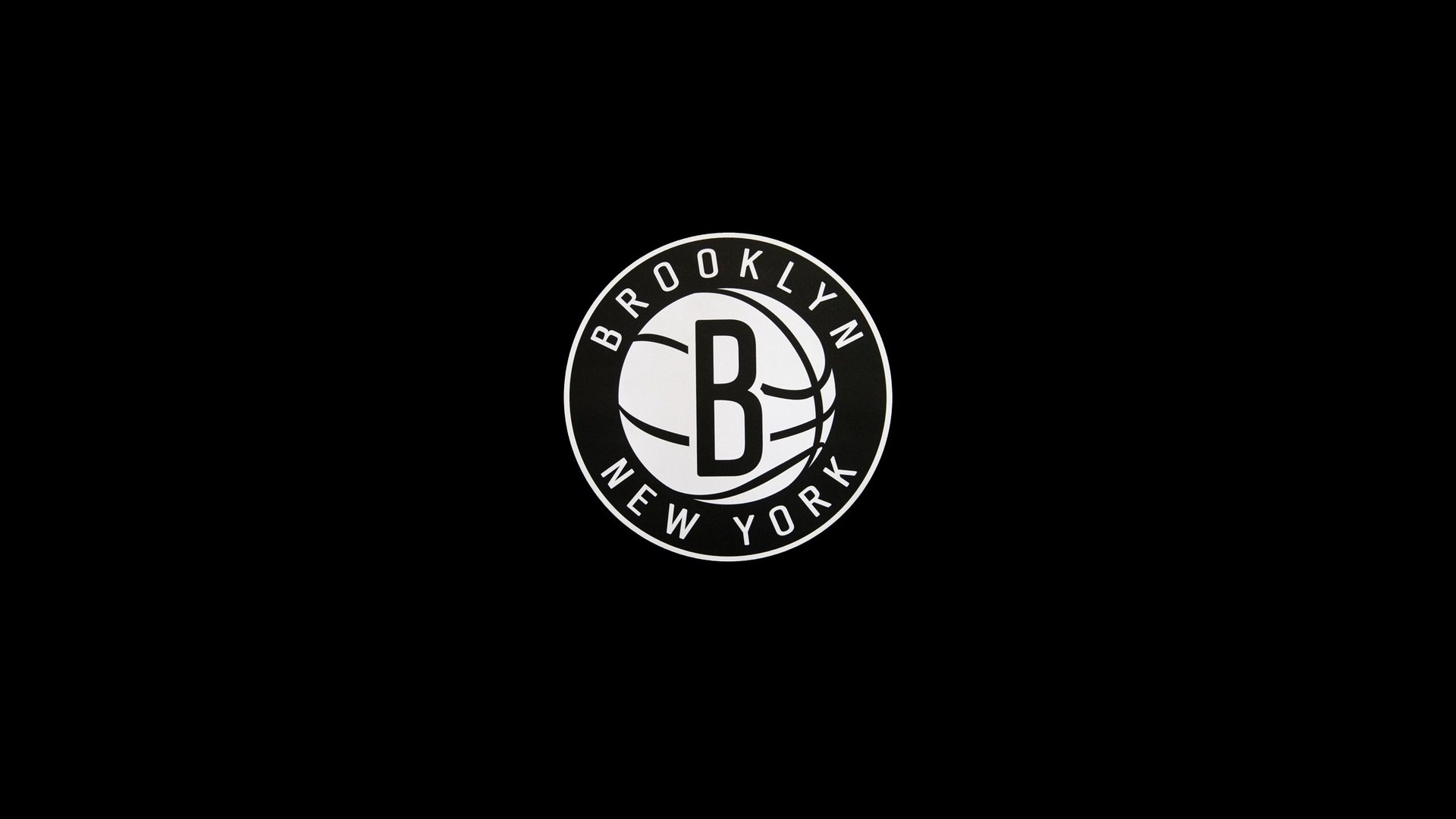 托桑·埃夫布奥姆万在NBA常规赛中首次亮相，埃托奥和布冯相视一笑