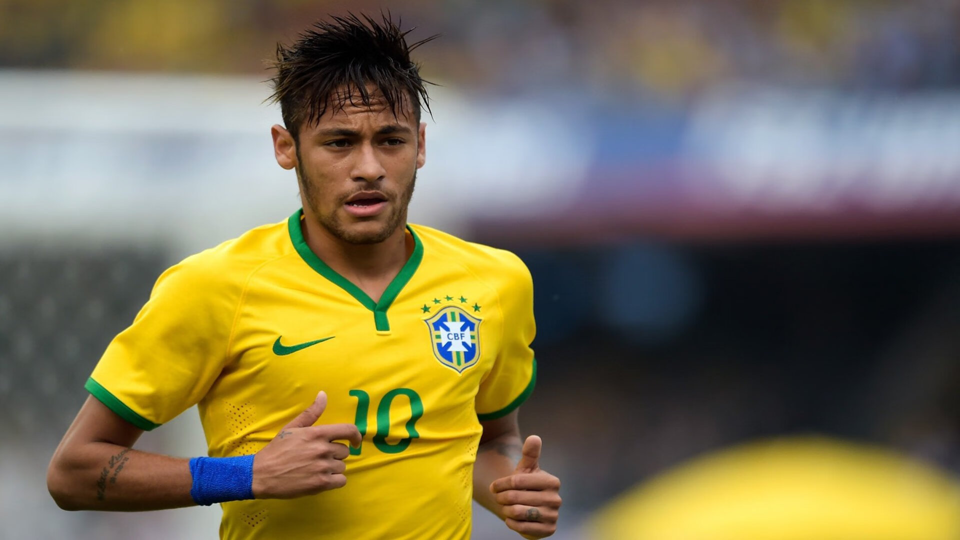 仰泳新秀突尼斯表现超出预期，星期六和百丽